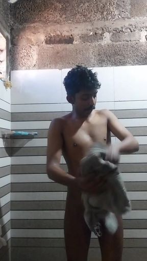 HeadmasterDumbFag Shithin Dildo play with Bathing