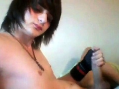 18 yo EMO boy cums on cam