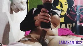 brincando com masturbador bem gostoso doido pra brincar com um cuzinho ou uma boquinha bem quentinho me sigam no twitter @larasantos27of instagram @larasantos22ofsp