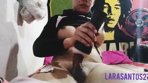 brincando com masturbador bem gostoso doido pra brincar com um cuzinho ou uma boquinha bem quentinho me sigam no twitter @larasantos27of instagram @larasantos22ofsp