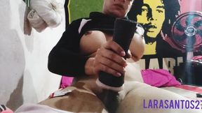 brincando com masturbador bem gostoso doido pra brincar com um cuzinho ou uma boquinha bem quentinho me sigam no twitter @larasantos27of instagram @larasantos22ofsp