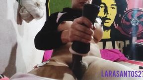 brincando com masturbador bem gostoso doido pra brincar com um cuzinho ou uma boquinha bem quentinho me sigam no twitter @larasantos27of instagram @larasantos22ofsp