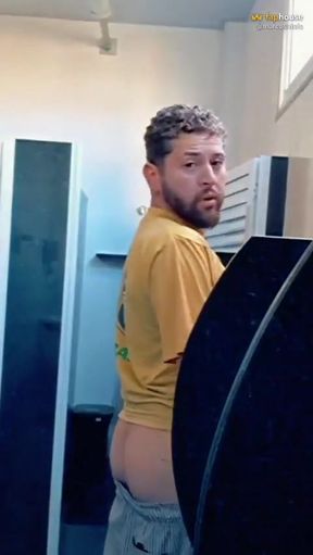 I Showed Myself off in the Public Restroom and Managed to Milk a Horny Delivery Guy on the Sly.
