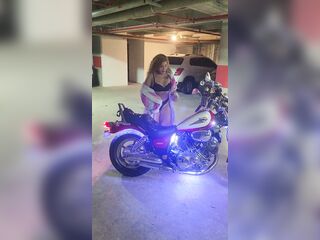 Nothing gets me hornier than hawt motorbikes