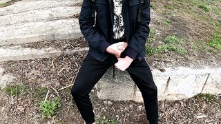 Andy_Taylor gets aroused while watching a killer in the parking lot - extreme cumshot!