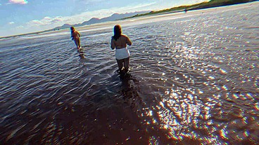 Aventuras do Casal Mattos flagra na Praia: Nicoly Mattos e Lukas Zaad Dominam a Novata Raquel Hot em Cenas de Sexo Selvagem ao Ar Livre!