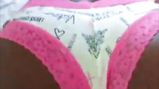 黑人巨臀美女被猛男狠狠地操了屁股。