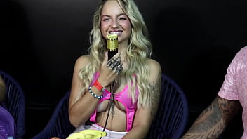 Por ser gostosa e inteligente, resolveu criar conte&uacute_dos porn&ocirc_ - Marilia Oliveira