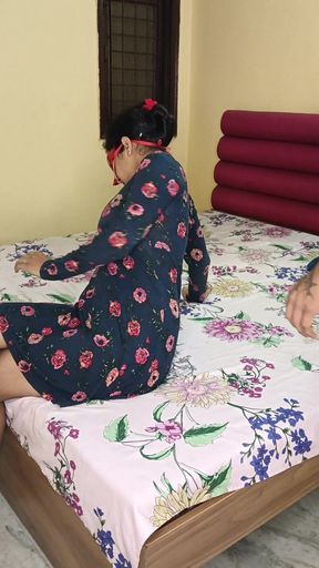 On the Pretext of Muscle Suffering, the Doctor Was Called Home and Kissed