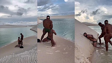 TURISTA ME OFERECEU O MARIDO PRA GOZAR DENTRO.
