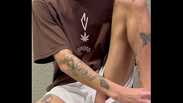 BOYZINHO ME VIU NO SHOPPING. TAVA NUM TES&Atilde_O. COMI ELE NO BANHEIRO DA ACADEMIA.