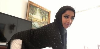 Muslim beauty craves cock in her mouth and sperm on lips