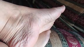 Wrinkled soles, pronounced arches, bare feet (3)