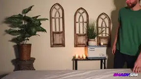 Skilled massage therapist gives erotic deepthroats