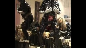 Roxina2007RubberQueen020307XL.WMV