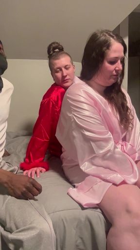 Step daughter let&#039;s step mom fuck her boyfriend