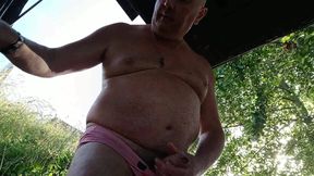 The good fat pig Pascal jerks off in his piss that he drinks and ends up in an exotic and fetishistic way behind the hut
