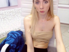 Amateur Webcam Cute Teen Plays Solo with Big