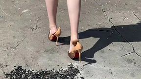 High heels bending, wrecked high heels, ruined louboutin, high heels stomping, high heels stomping