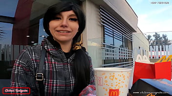 Famosa Youtuber latina va al McDonald y termina con salsa sobre ella - &quot_ES MUY GRANDE, METEMELO TODO&quot_ - TRAILER