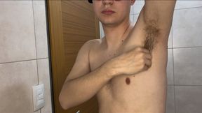 i wipe the sweat from my armpits whit my hand, each one differently