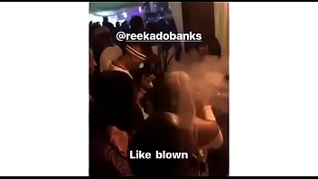 wizkid and Tiwa savage kiss on stage