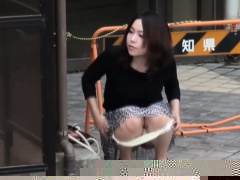 Hot japanese pisser pees outdoors