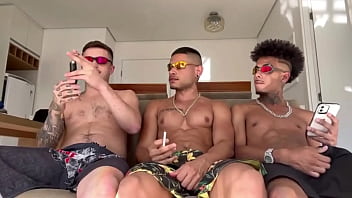 Chamei meu amigo hetero pra experimentar um putinho safado comigo. - Free