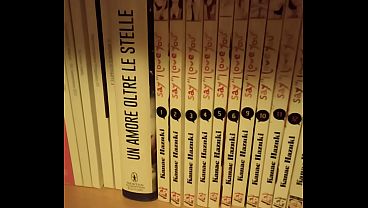 Libreria camera matrimoniale di un uomo che non vuol coniugarsi
