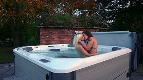 atlantis and sophie jacuzzi time