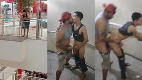 comi o cu do novinho na escadaria do shopping
