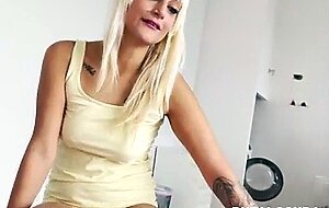 Putalocura - alucinante follada de torbe a la milf andaluza yari
