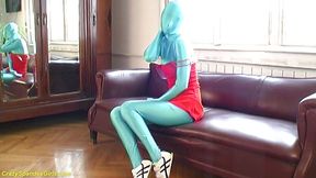 Hot babe feeling sexy in her zentai skintight spandex suit