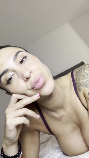 Amateur with big tits showcases her onlyfans content