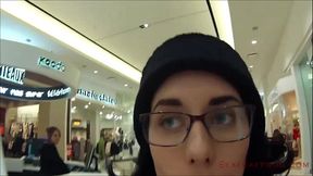 Saffron beauty gives a sloppy BJ in public