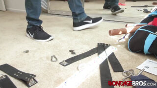 Mamada, masturbación, mano, a pelo, bondage, dominación &#8211; Película fetichista BDSM de los tatuados Devin Dixon y Trenton Ducati, follados por el culo a pelo