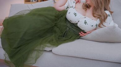 MELODICWIFE'S VELVET CURVES IGNITE HIDDEN DELIGHT