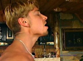 Milf Ute between two hard cocks