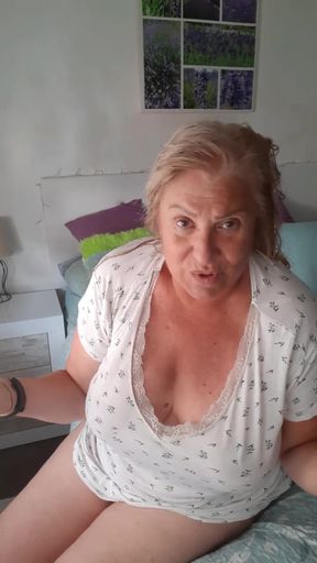 Fina Chats While She Gets Out of the Shower Completely Naked and Gets Ready