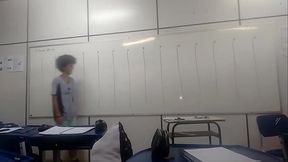 Novinha safada andando ao som de sweet dreams