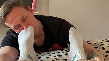Sniffed his Sweaty Feet Til I Came all over Them [4k]