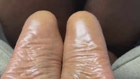 Chocolate MILF ass & Soles tease……