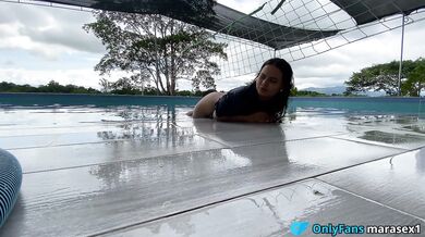 SEXO ARRIESGADO en alberca publica