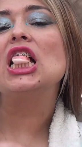 Swallowing Extreme and Big Pig-shaped Rubber Bands