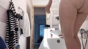 Sexy Wife Shaves Her Pussy Hair