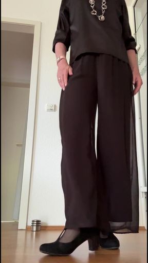 Quicky in Black - I jerked off just before the opera