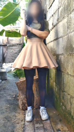 hot babe pissing outside during smoking break