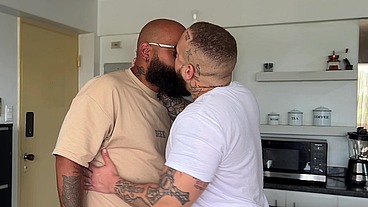 Barbero veneco , ME FOLLA EL CULO COMO UNA PERRA
