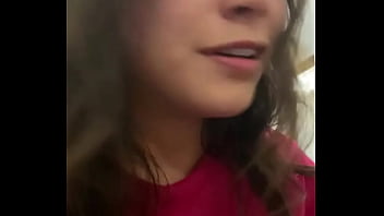 Gia Kush se masturba durante un sismo