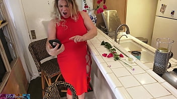 Stepmom gets pics for anniversary of secretary sucking husband&#039_s dick so she fucks her stepson